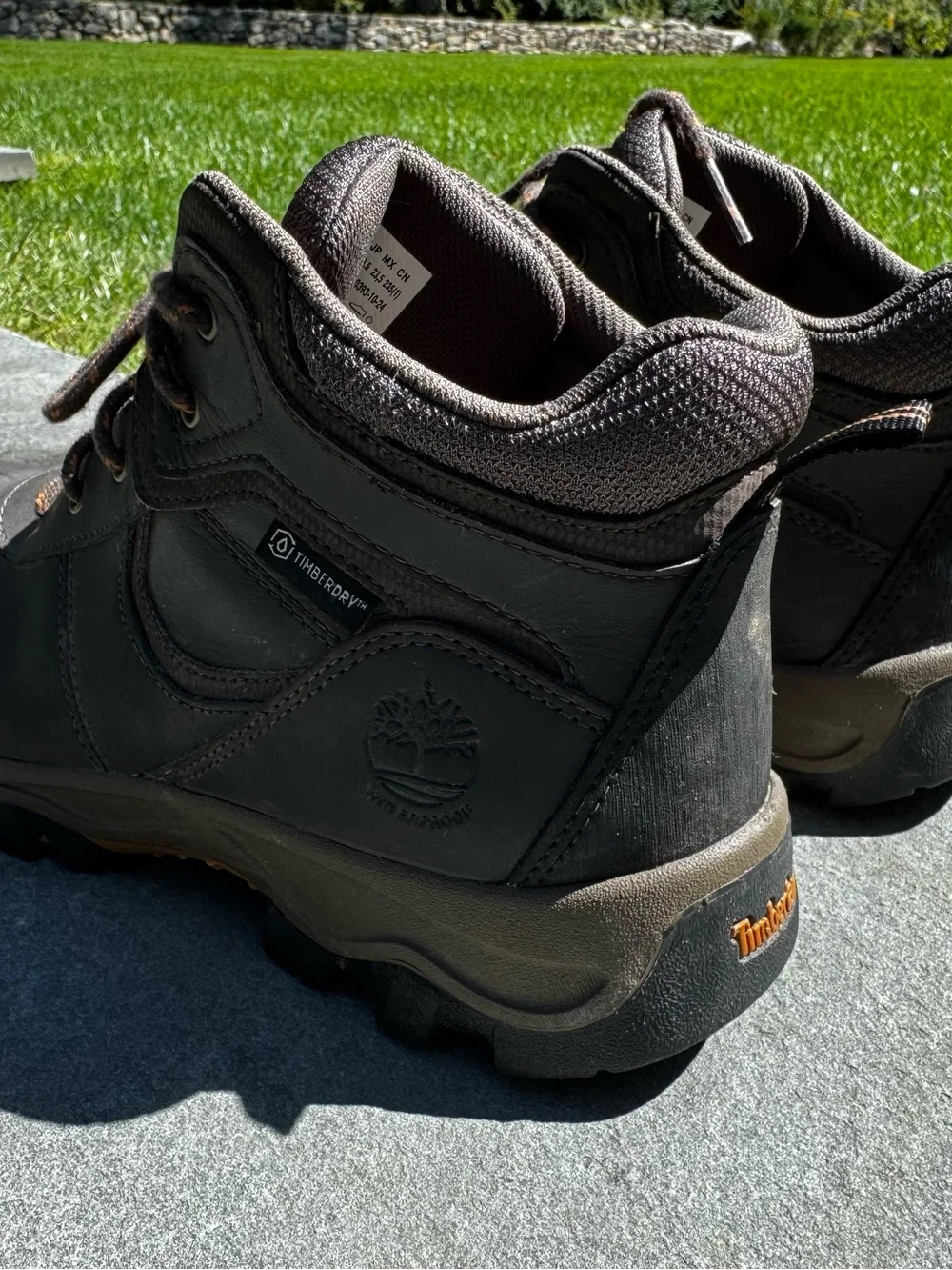Timberland Kids' Mt. Maddsen Mid Waterproof Hiking Boots size 5.5 Boys